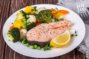 Hidangan diet Jepun dengan ikan tanpa lemak