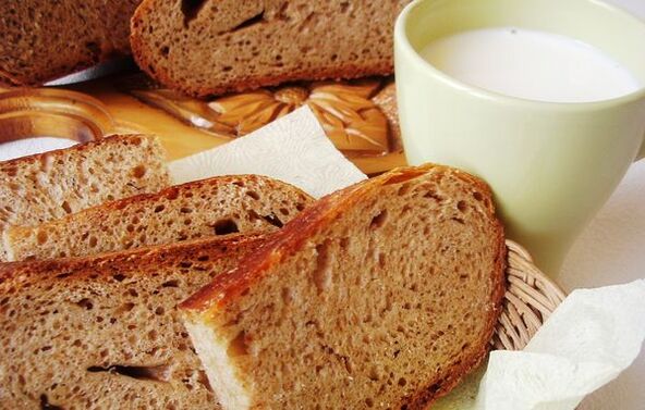 roti hitam dengan kefir sebagai sebahagian daripada diet Jepun