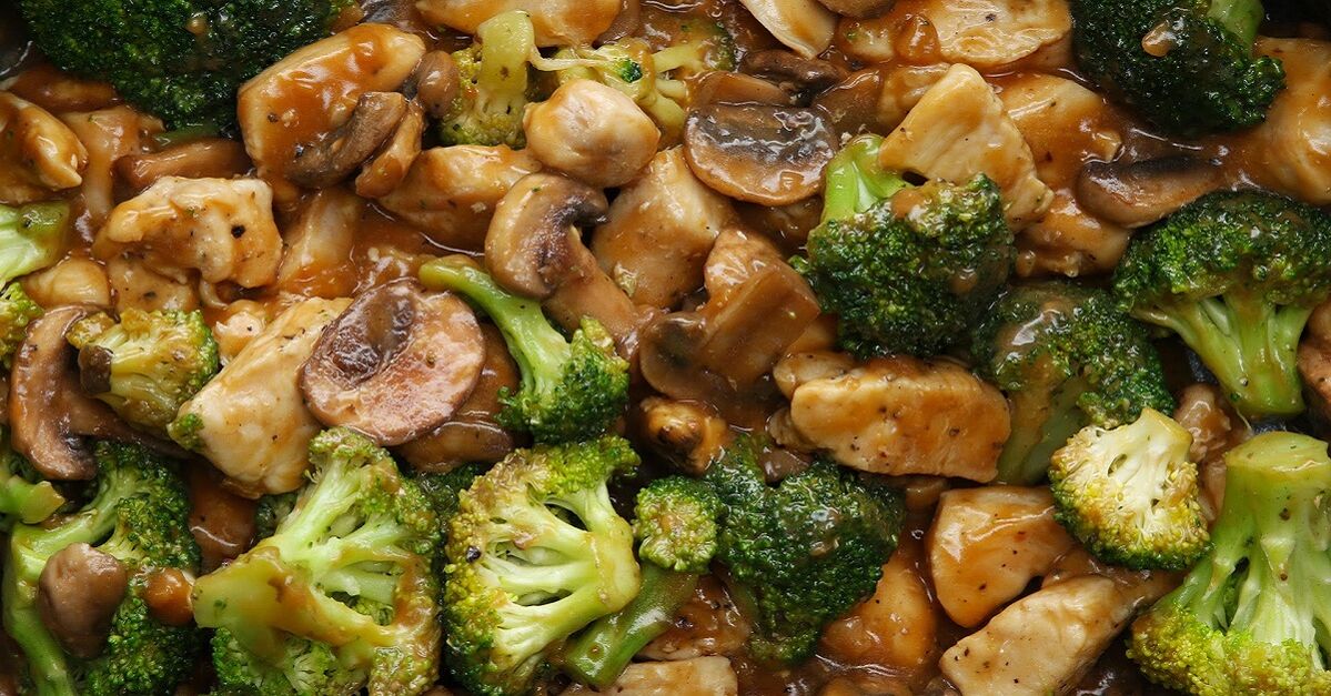 Ayam dengan brokoli dengan sos
