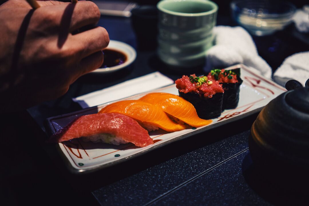 Sushi untuk makanan Jepun
