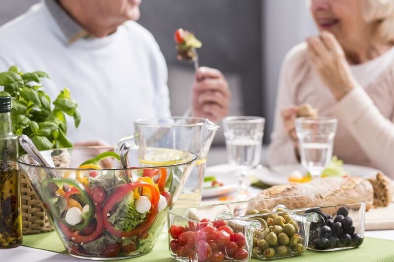 Diet Mediterranean meningkatkan kemahiran komunikasi pada orang dewasa yang lebih tua